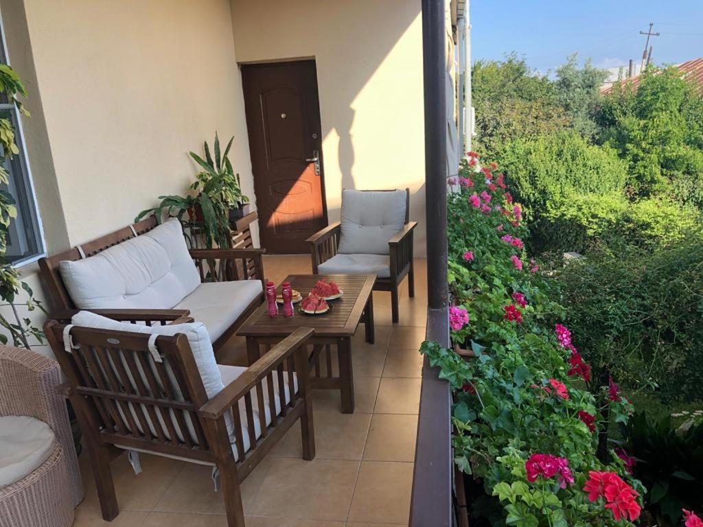 Tinikos Guest House Telavi Bagian luar foto