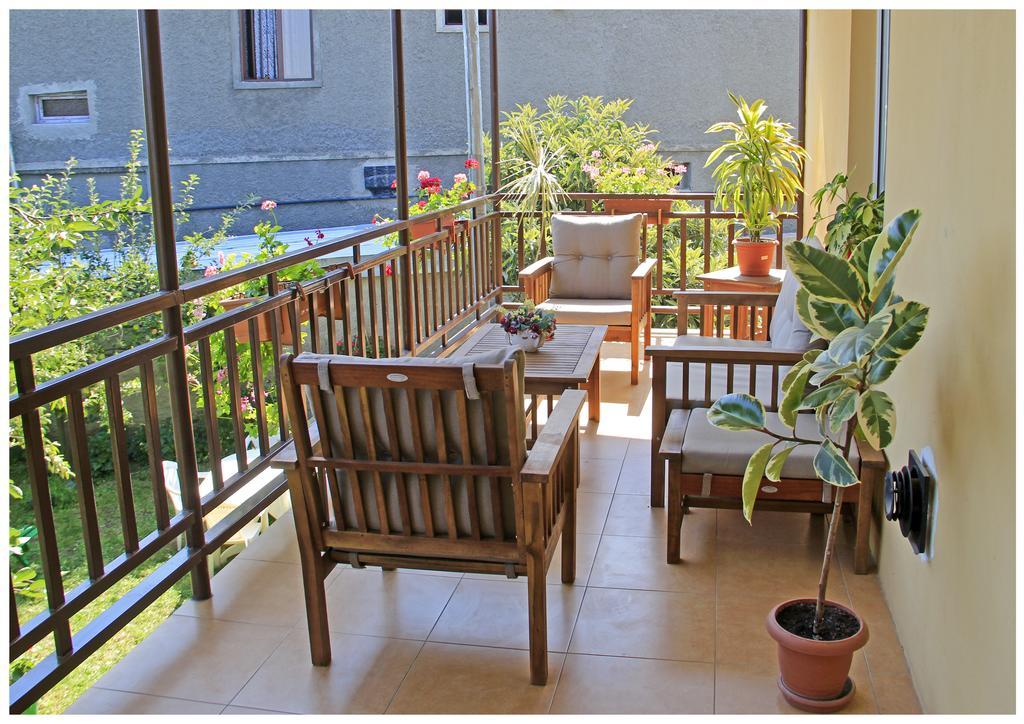 Tinikos Guest House Telavi Bagian luar foto
