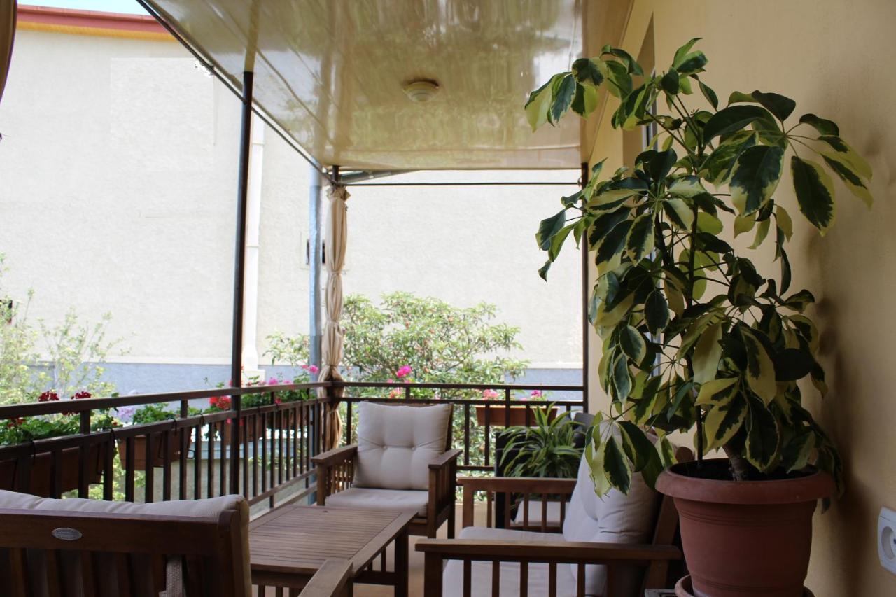 Tinikos Guest House Telavi Bagian luar foto