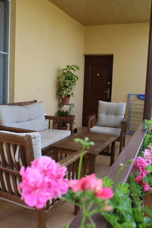 Tinikos Guest House Telavi Bagian luar foto