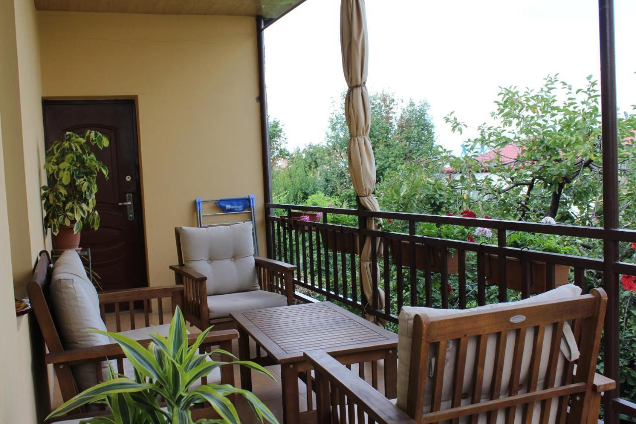 Tinikos Guest House Telavi Bagian luar foto