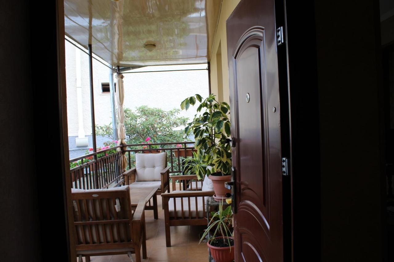 Tinikos Guest House Telavi Bagian luar foto