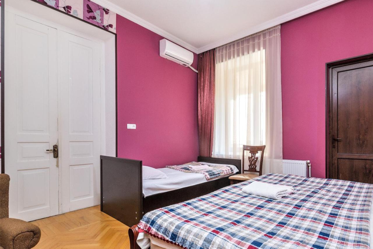 Tinikos Guest House Telavi Bagian luar foto