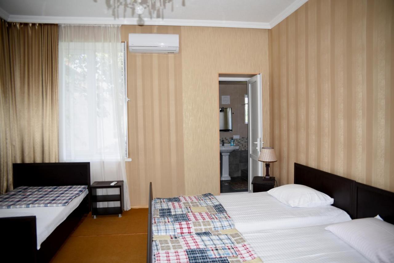 Tinikos Guest House Telavi Bagian luar foto