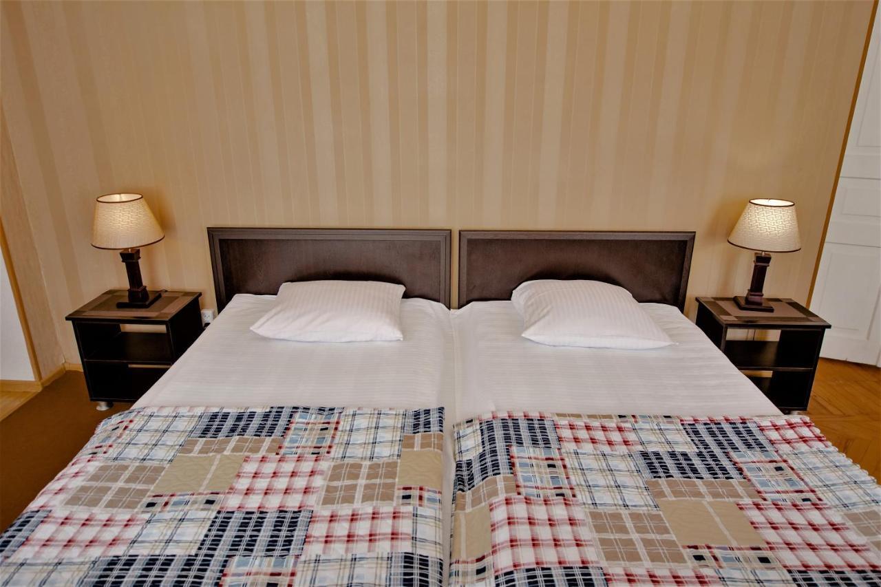 Tinikos Guest House Telavi Bagian luar foto