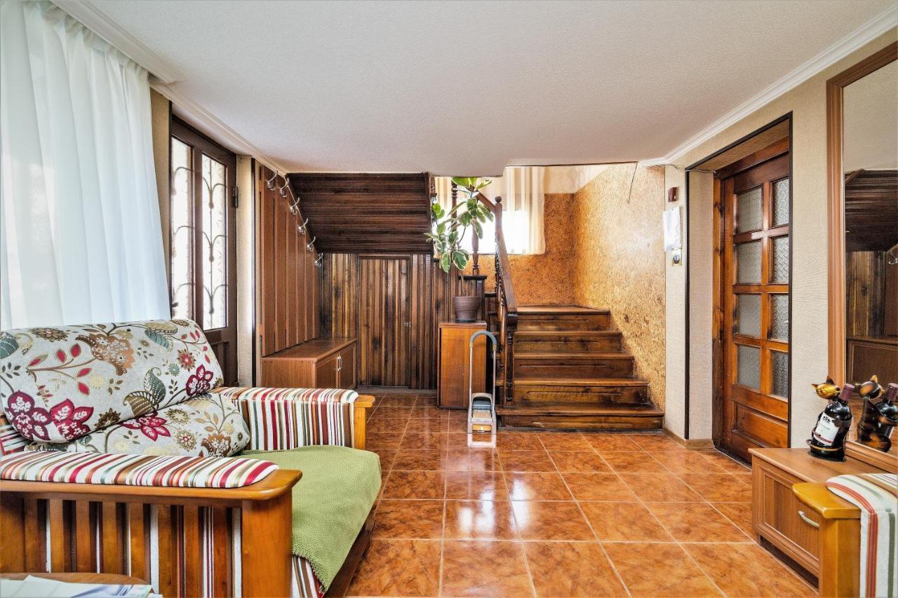 Tinikos Guest House Telavi Bagian luar foto